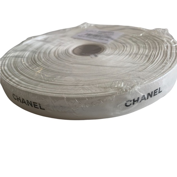 Channel New In Sealed Package Big Ribbon Off White 1 Inch Width - Picture 1 of 12